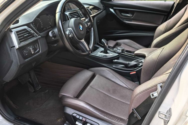 Used BMW 3 Series 2018 320Li Leading Model M Sport Package Interior 6