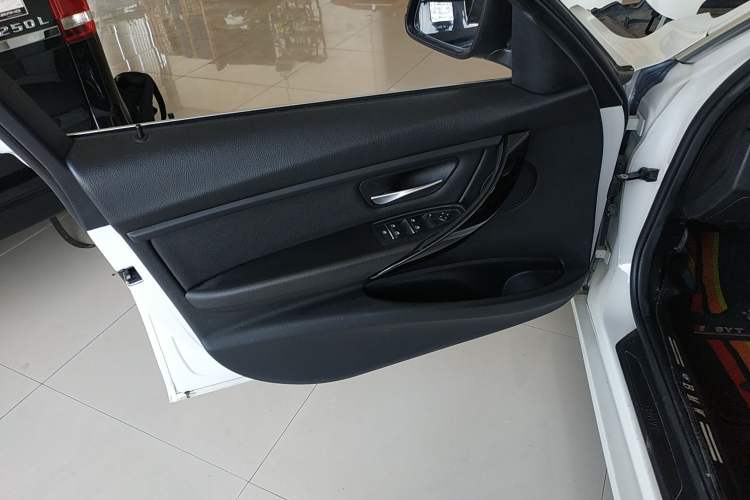 Used BMW 3 Series 2018 318Li Interior 7