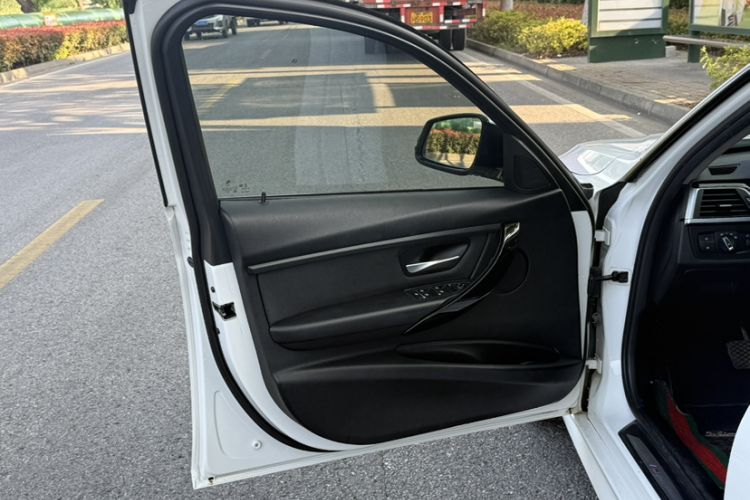 Used BMW 3 Series 2018 320Li Leading Model M Sport Package Interior 7