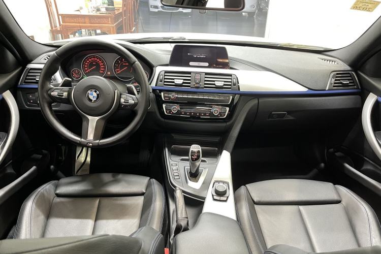 Used BMW 3 Series 2018 320i M Sport Package Interior 7