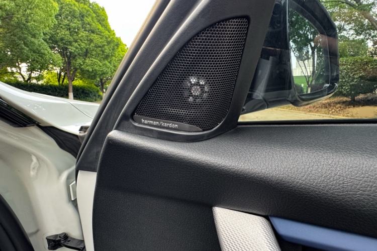 Used BMW 3 Series 2018 320i M Sport Package Interior 7