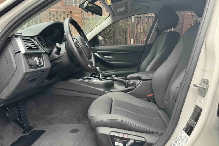Used BMW 3 Series 2018 318i Interior 8
