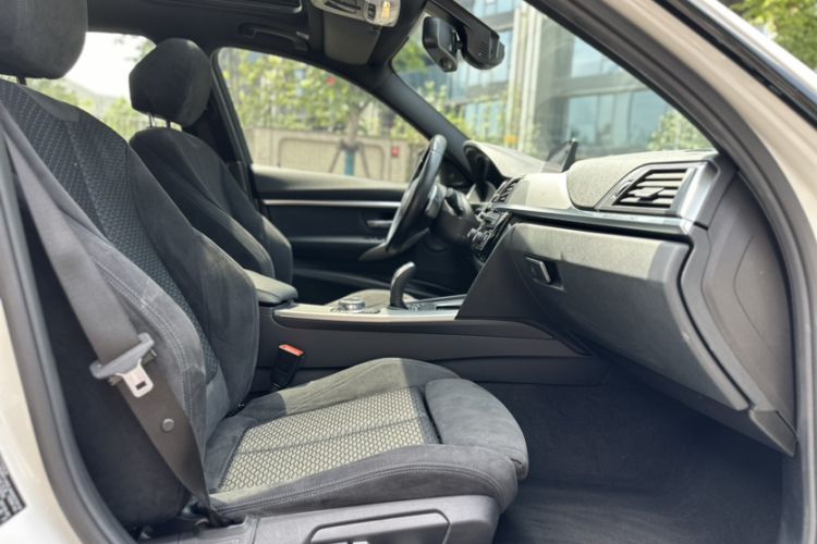 Used BMW 3 Series 2018 320i M Sport Night Edition Interior 8
