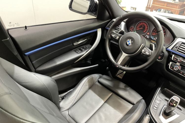 Used BMW 3 Series 2018 320i M Sport Package Interior 8