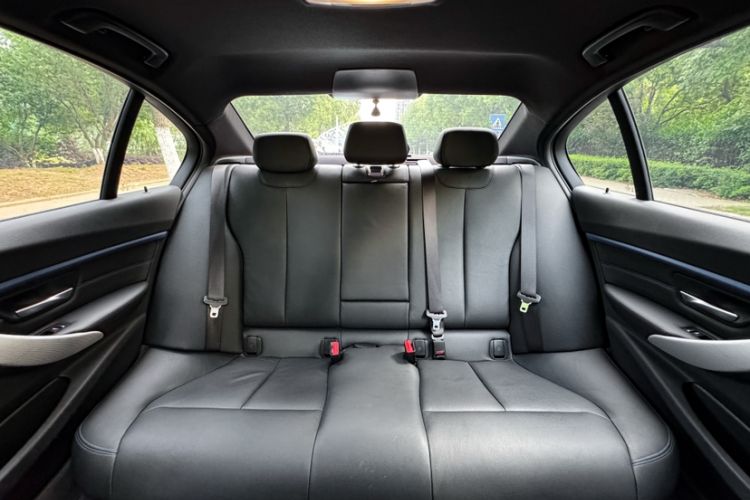 Used BMW 3 Series 2018 320i M Sport Package Interior 8