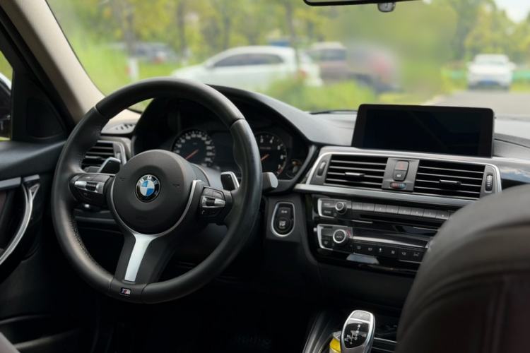 Used BMW 3 Series 2018 320Li Leading Model M Sport Package Interior 9