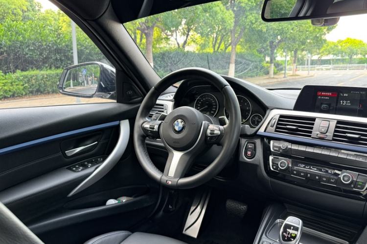 Used BMW 3 Series 2018 320i M Sport Package Interior 9