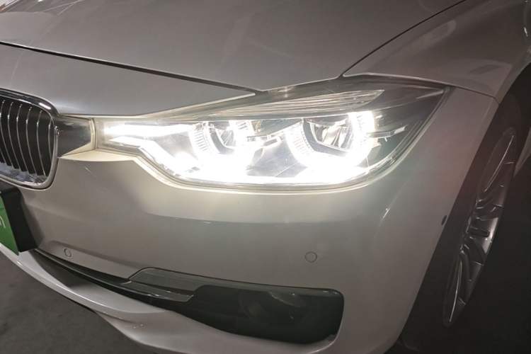 Used BMW 3 Series 2018 330Li xDrive Luxury Package Left Front Headlight