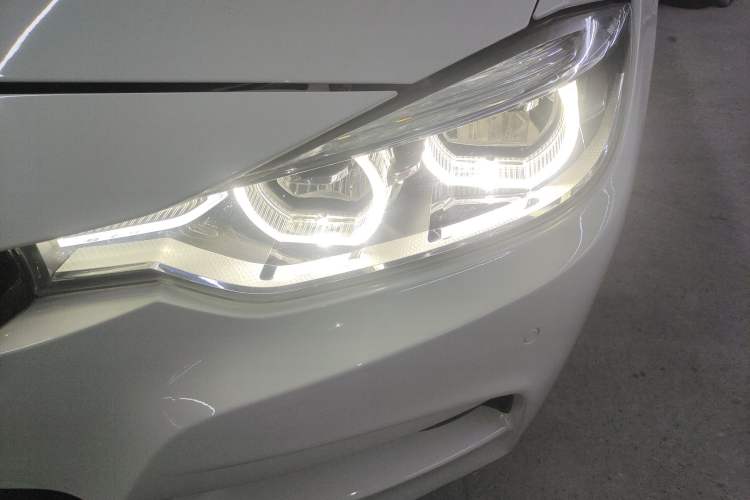 Used BMW 3 Series 2018 320i M Sport Package Left Front Headlight