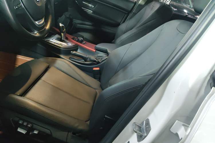 Used BMW 3 Series 2018 320Li Fashion Model Left Front Seat