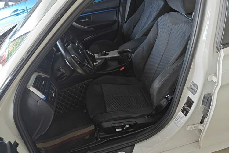 Used BMW 3 Series 2018 320i M Sport Package Left Front Seat