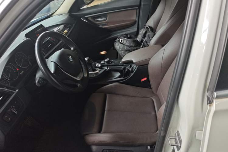 Used BMW 3 Series 2018 320Li Fashion Model Left Front Seat
