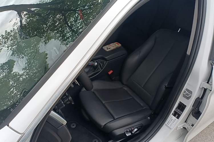 Used BMW 3 Series 2018 320Li Fashion Model Left Front Seat