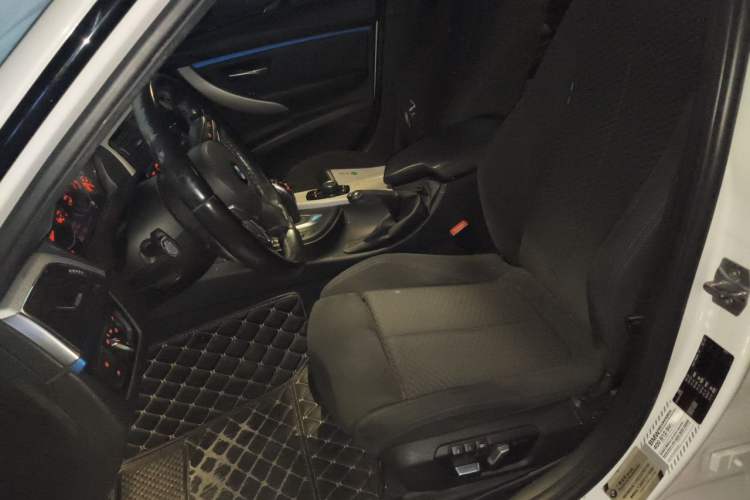 Used BMW 3 Series 2018 320i M Sport Package Left Front Seat