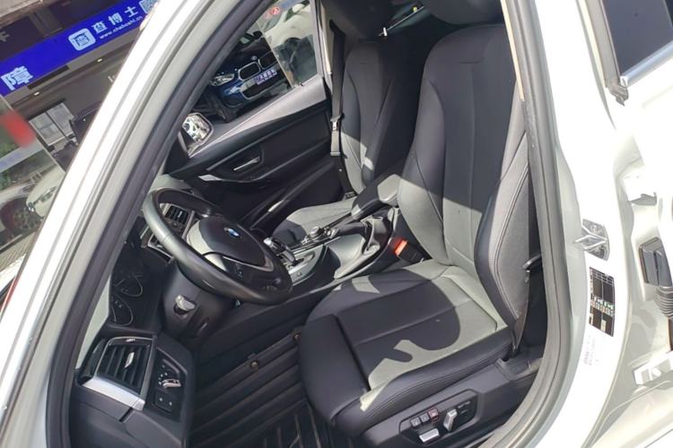 Used BMW 3 Series 2018 320Li Fashion Model Left Front Seat