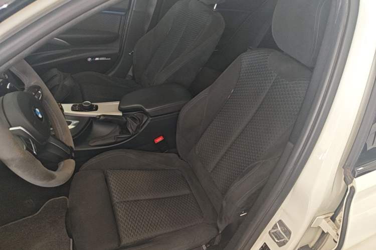 Used BMW 3 Series 2018 320i M Sport Package Left Front Seat