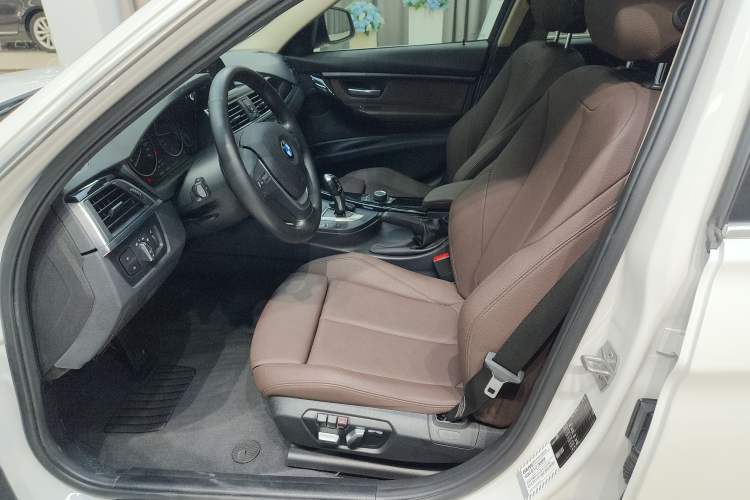 Used BMW 3 Series 2018 320Li Fashion Model Left Front Seat
