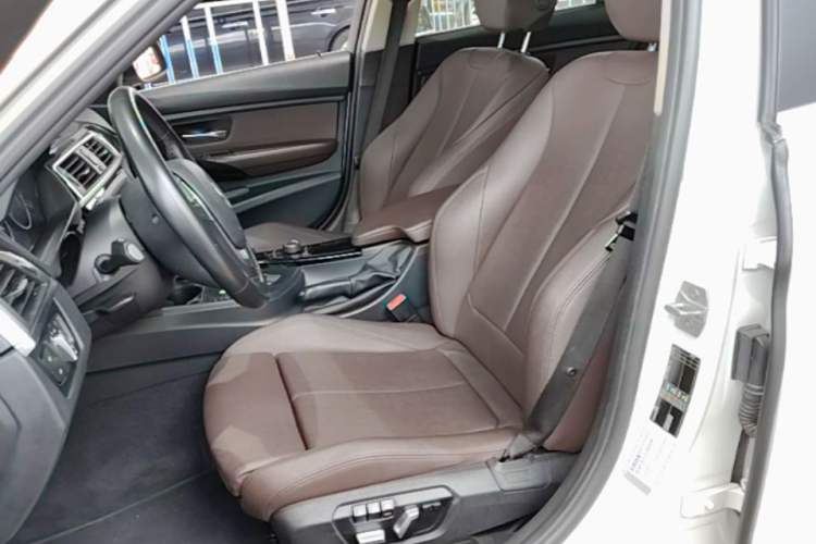 Used BMW 3 Series 2018 320Li Fashion Model Left Front Seat