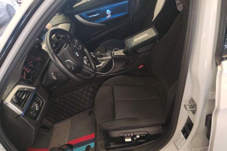 Used BMW 3 Series 2018 320i M Sport Package Left Front Seat