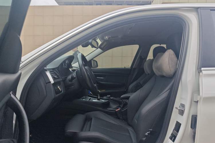 Used BMW 3 Series 2018 320Li Fashion Model Left Front Seat