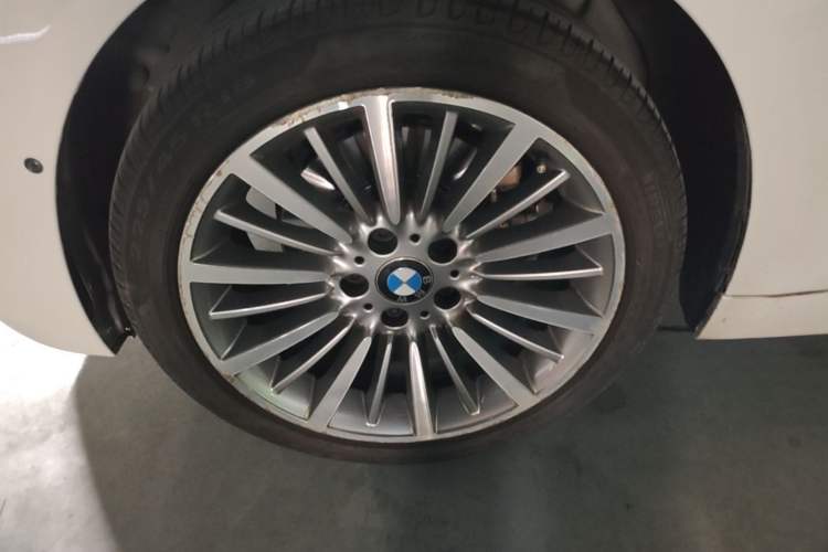 Used BMW 3 Series 2018 330Li xDrive Luxury Package Left Front Wheel Hub