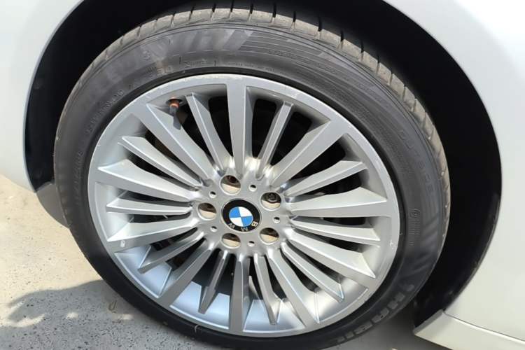 Used BMW 3 Series 2018 320Li Fashion Model Left Front Wheel Hub