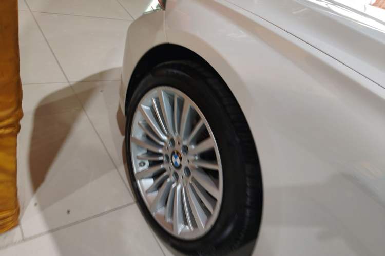 Used BMW 3 Series 2018 320Li Fashion Model Left Front Wheel Hub