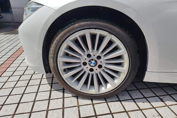 Used BMW 3 Series 2018 320Li Fashion Model Left Front Wheel Hub
