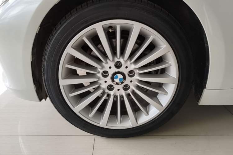 Used BMW 3 Series 2018 320Li Fashion Model Left Front Wheel Hub
