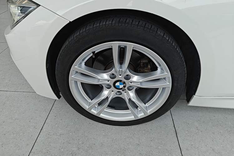 Used BMW 3 Series 2018 320i M Sport Package Left Front Wheel Hub