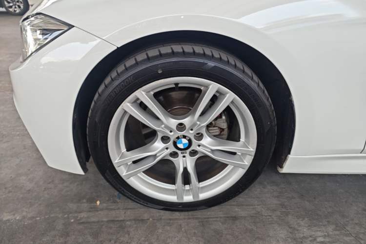 Used BMW 3 Series 2018 320i M Sport Package Left Front Wheel Hub