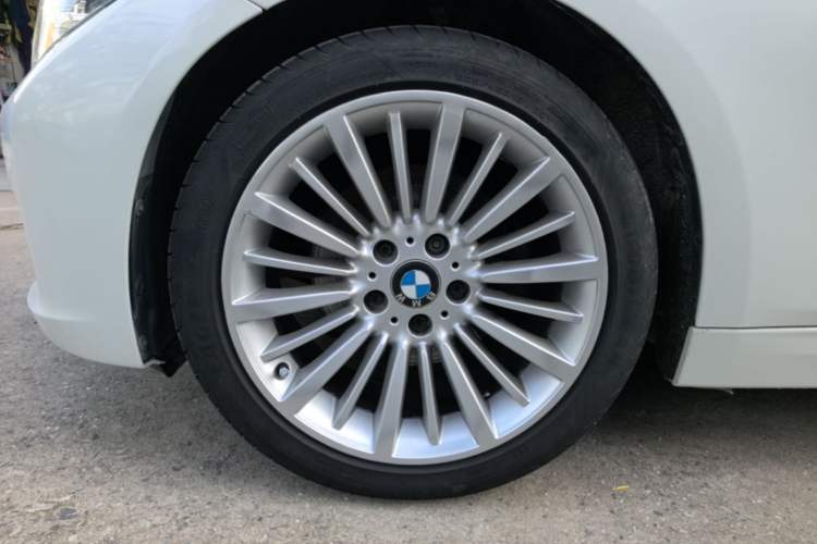Used BMW 3 Series 2018 320Li Fashion Model Left Front Wheel Hub