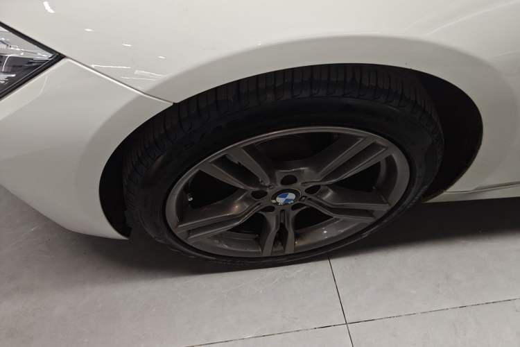 Used BMW 3 Series 2018 320i M Sport Night Edition Left Front Wheel Hub