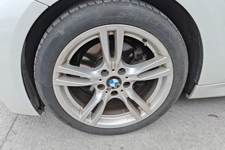 Used BMW 3 Series 2018 320i M Sport Package Left Front Wheel Hub