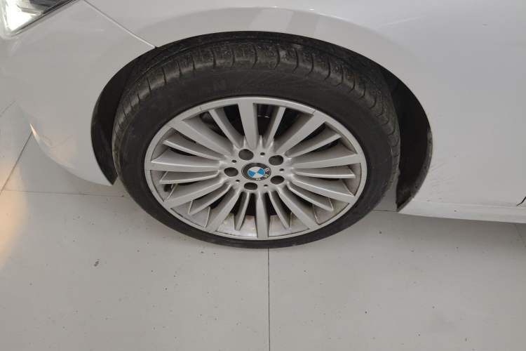 Used BMW 3 Series 2018 320Li xDrive Fashion Model Left Front Wheel Hub