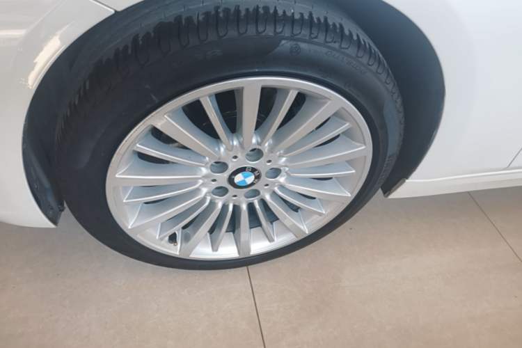 Used BMW 3 Series 2018 320Li Fashion Model Left Front Wheel Hub