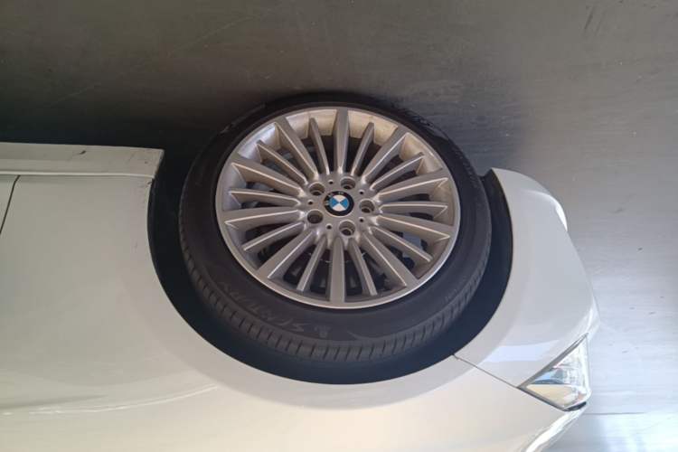 Used BMW 3 Series 2018 320Li Fashion Model Left Front Wheel Hub