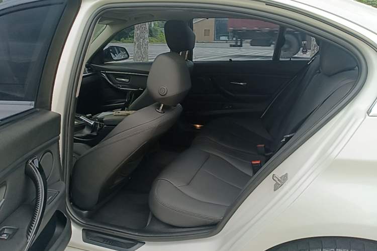 Used BMW 3 Series 2018 320Li Fashion Model Left Rear Seat