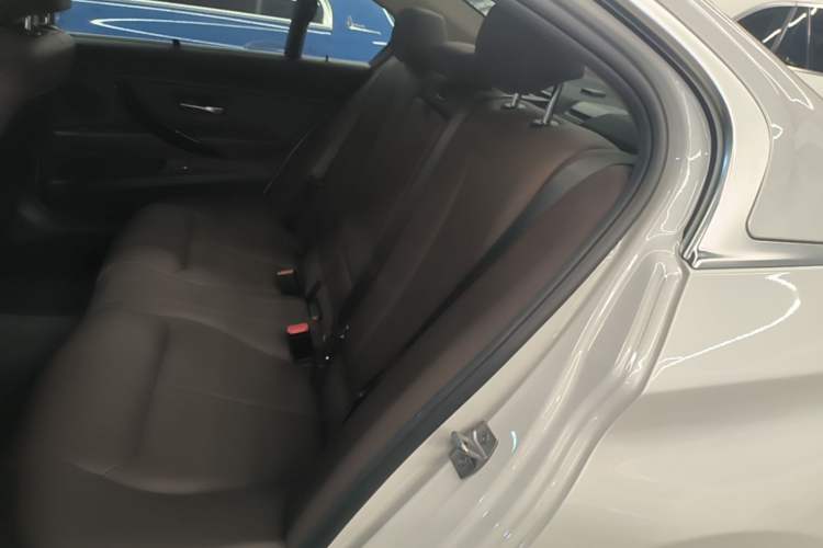 Used BMW 3 Series 2018 320Li Fashion Model Left Rear Seat