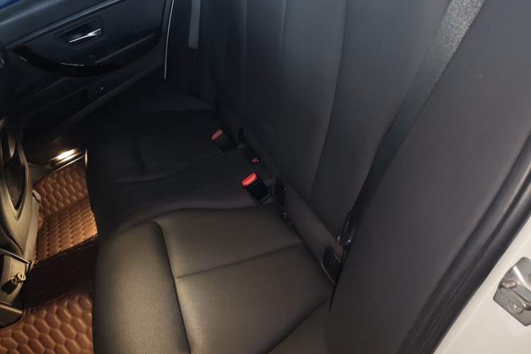 Used BMW 3 Series 2018 320Li Fashion Model Left Rear Seat