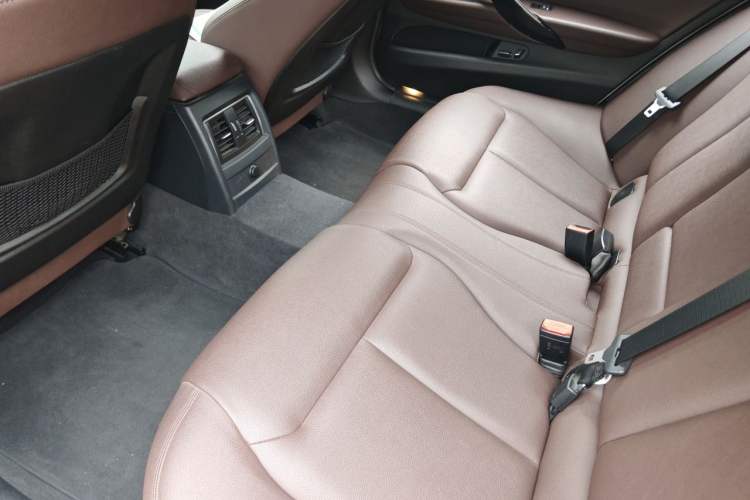 Used BMW 3 Series 2018 320Li Fashion Model Left Rear Seat