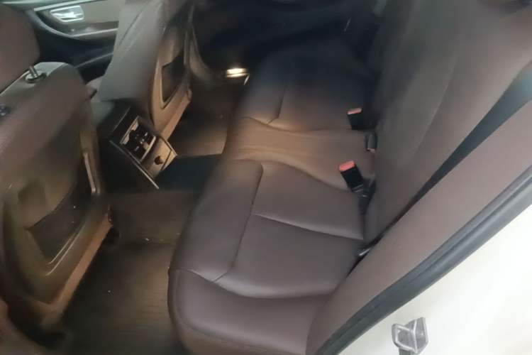 Used BMW 3 Series 2018 320Li Fashion Model Left Rear Seat