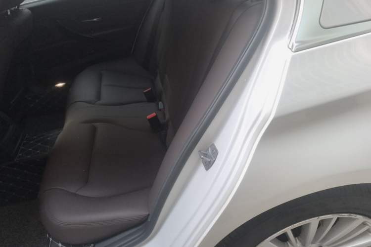 Used BMW 3 Series 2018 320Li Fashion Model Left Rear Seat