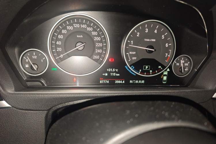 Used BMW 3 Series 2018 320Li Fashion Model Odometer Close Up