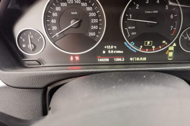 Used BMW 3 Series 2018 320Li Fashion Model Odometer Close Up