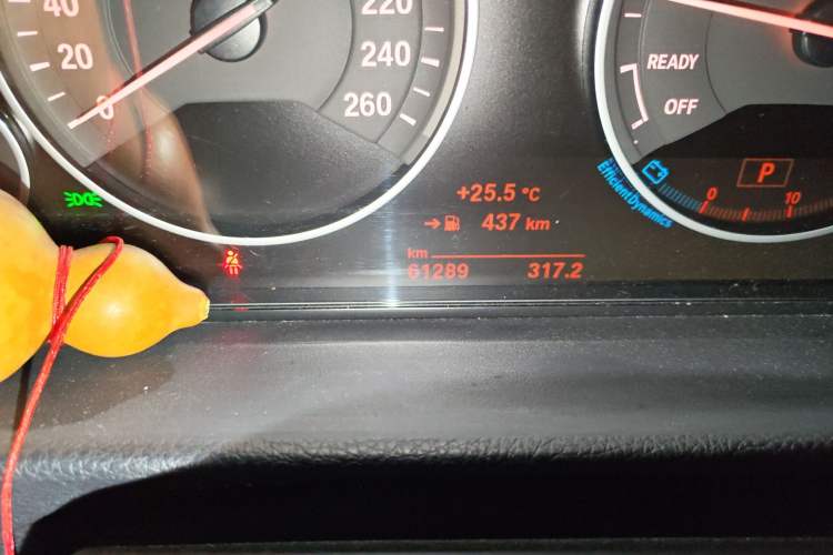Used BMW 3 Series 2018 320Li Fashion Model Odometer Close Up