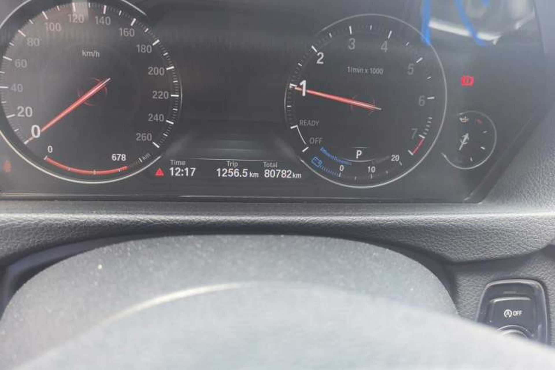 Used BMW 3 Series 2018 320Li Fashion Model Odometer Close Up