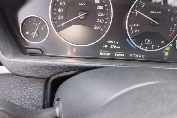 Used BMW 3 Series 2018 320Li Fashion Model Odometer Close Up