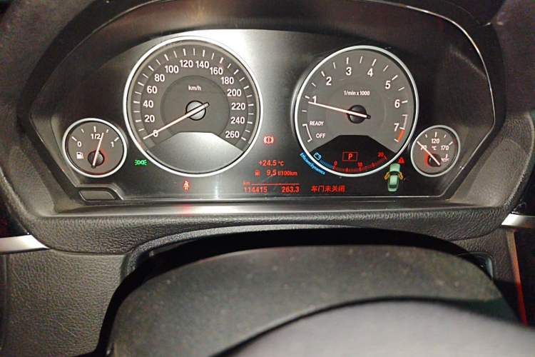 Used BMW 3 Series 2018 320Li Fashion Model Odometer Close Up