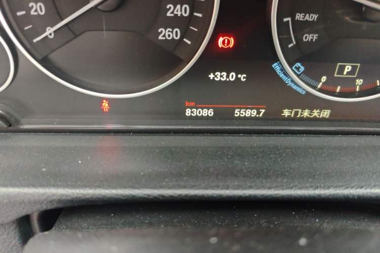 Used BMW 3 Series 2018 320Li Fashion Model Odometer Close Up